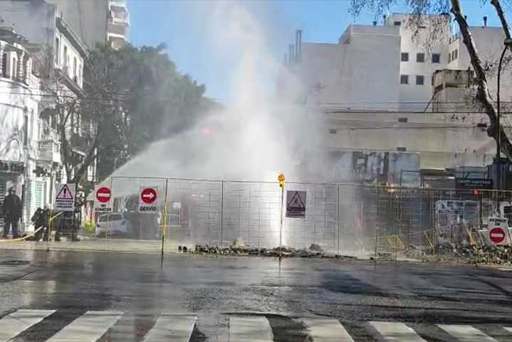 Palermo. El video que muestra la impresionante fuga de gas tras la rotura de un caño
