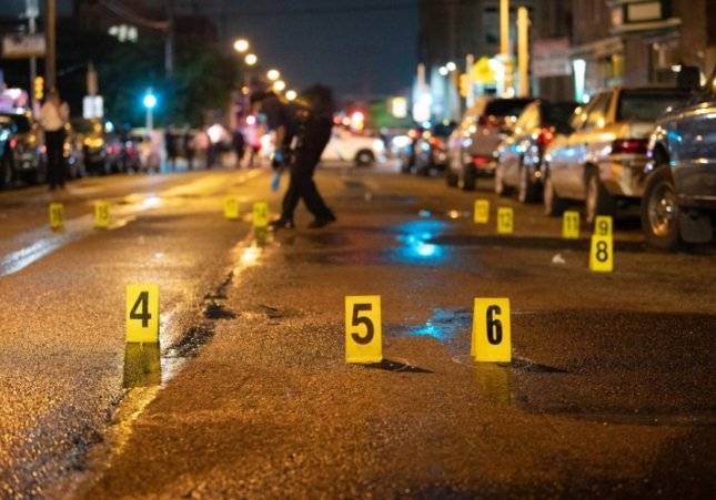 Al menos 2 muertos y varios heridos críticos en un grave tiroteo en plena calle