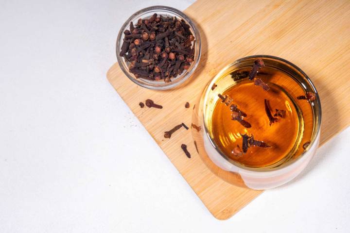 What Happens to Your Blood Sugar When You Drink Clove Water?