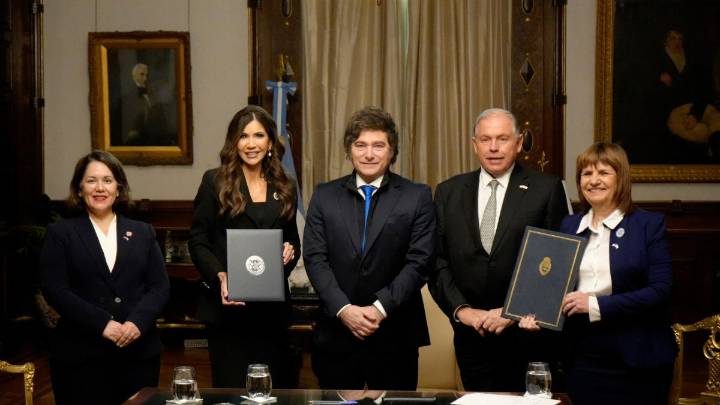 La Casa Blanca y Rubio quieren mejorar la coordinación en política exterior tras el acuerdo de exención de visas con funcionarios argentinos firmado por Noem