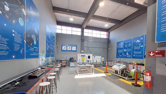 Liceo Industrial inaugura moderno laboratorio de tecnologías móviles híbridas