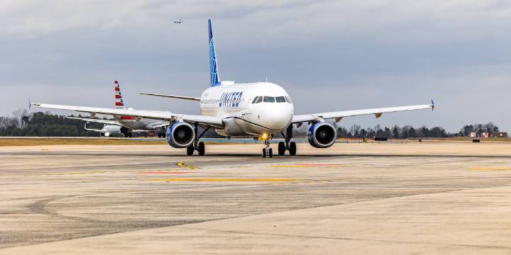 United Airlines resolves tech issue that delayed flights overnight