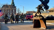 Nuevos reclutas de Bomberos de Grand Island celebran su graduación con marcha simbólica
