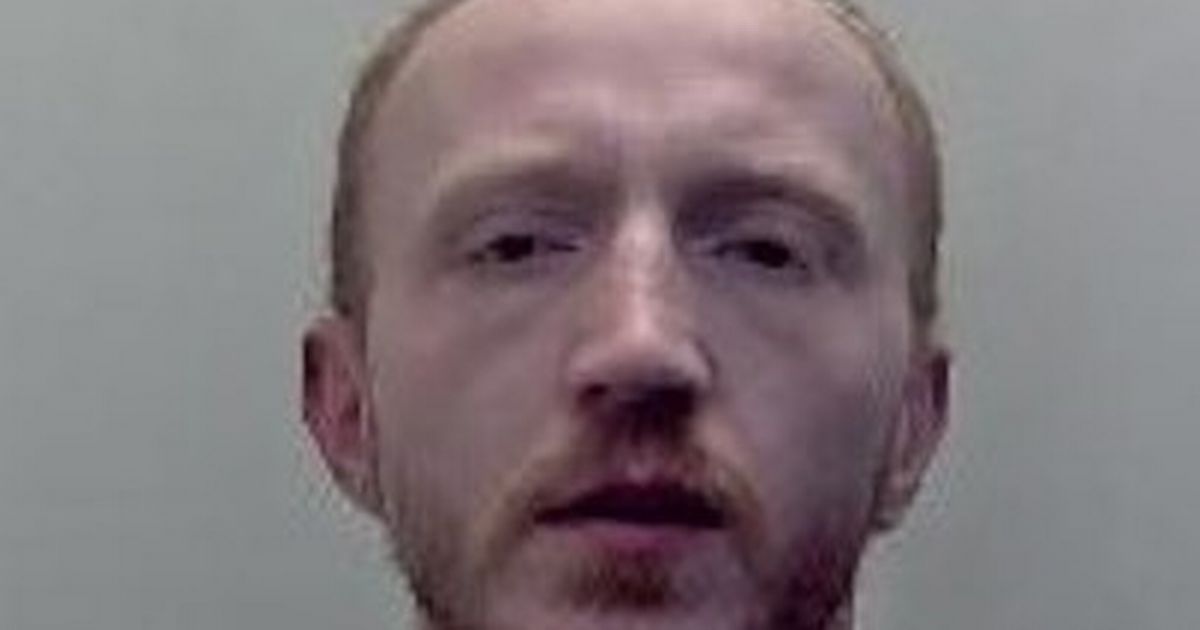 Police officers seek wanted man with links to Kent for recall to prison