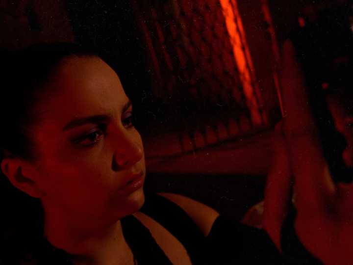 Ruge, la película performance en un viejo molino del Centro porteño
