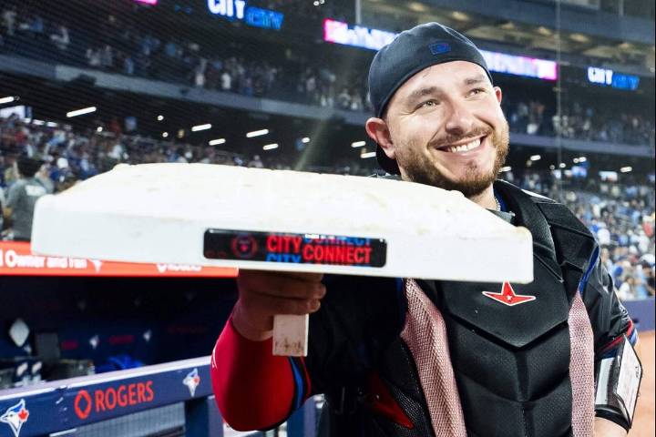 Alejandro Kirk’s first career stolen base caps wild comeback win for Blue Jays