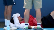 La impactante imagen de Rinderknech en Cincinnati: desplomado en pleno partido por el calor