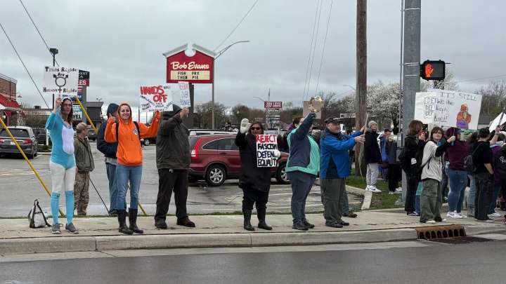 Muncie Resists plans Labor Day protest rally on Fallen Heroes bridge