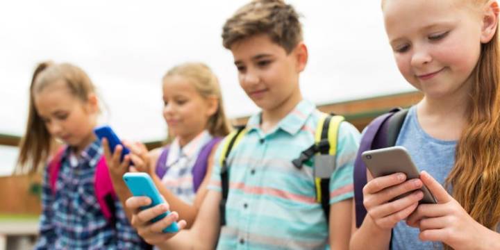Back-To-School: When should a child receive a cellphone?