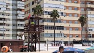 La bandera roja vuelve a ondear en las playas de Cádiz, salvo en La Caleta