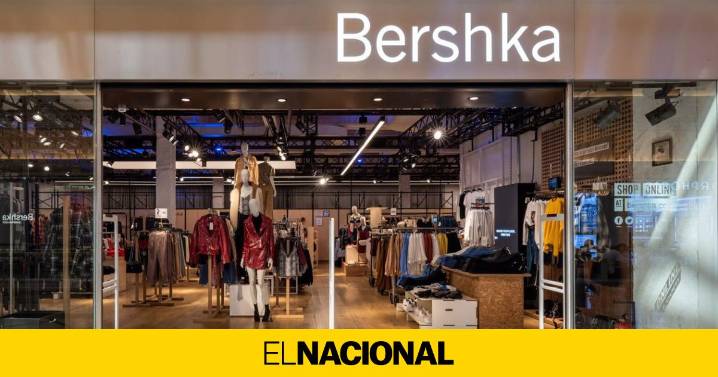 Manga campana y cintura marcada: la camisa de Bershka que aman las expertas en moda