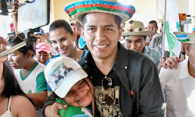 Bolivia vota entre una derecha  dividida y una izquierda debilitada