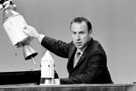 Apollo 13 mission leader, Navy veteran James Lovell dies at 97