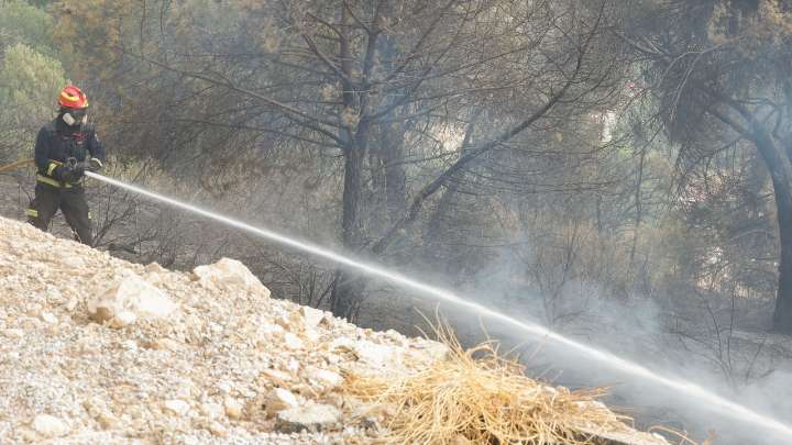 Desalojo de Las Marías, en Torrelodones, por un fuego que se ha logrado controlar