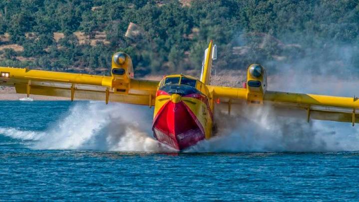 Francia envía aviones Canadair a España para combatir la ola de incendios