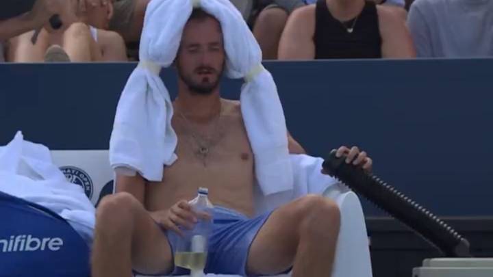 La imagen del torneo, pura desesperación: Medvedev sucumbe al calor en Cincinnati