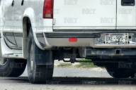 Por rastro de sangre en interior de Suburban hallan ‘encobijado’ dentro