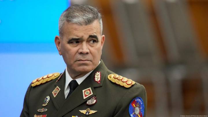 Ante amenaza por despliegue militar de EE.UU, Venezuela moviliza a su armada