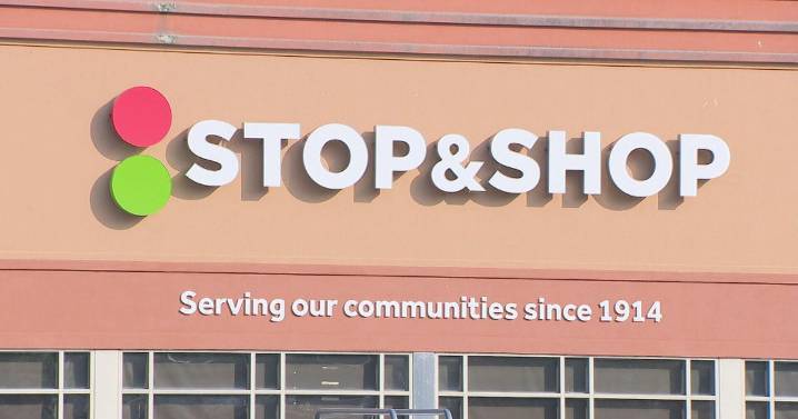 Boston Police searching for suspect that stabbed man after argument at Stop & Shop in Dorchester