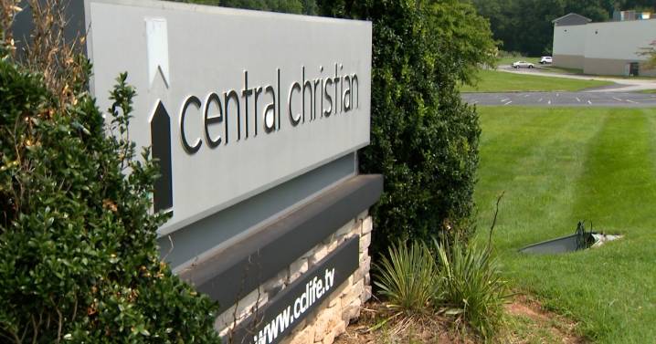 Former youth pastor accused of sexually abusing at least 6 teens