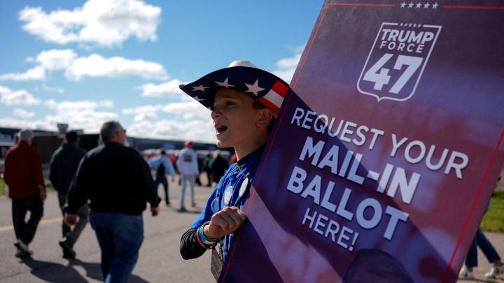Trump anuncia una orden para eliminar el voto por correo antes de las elecciones legislativas del 2026
