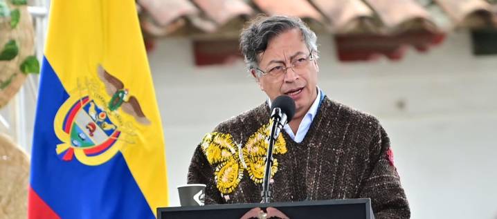 Petro calificó como “mensaje de venganza” palabras de papá de Miguel Uribe en misa exequial