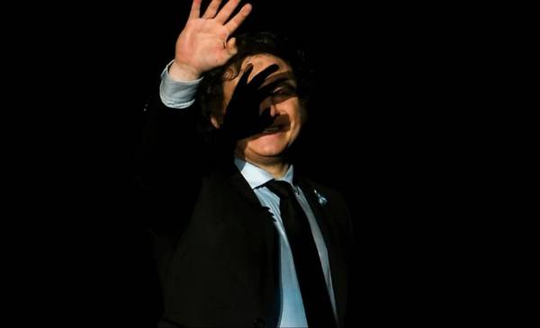 El escándalo de las coimas encuetra al Gobierno a la baja en las encuestas