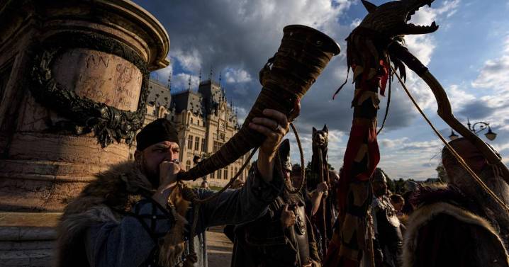 Photos show history lovers replaying ancient Roman battles in Romania