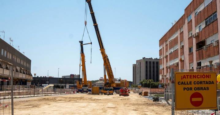 El puente de la avenida del Mediterráneo se hace añicos