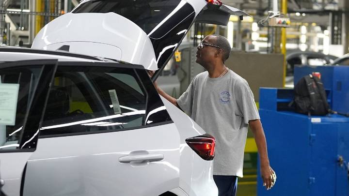 U.S. producer prices surge in July as Trump tariffs push costs higher