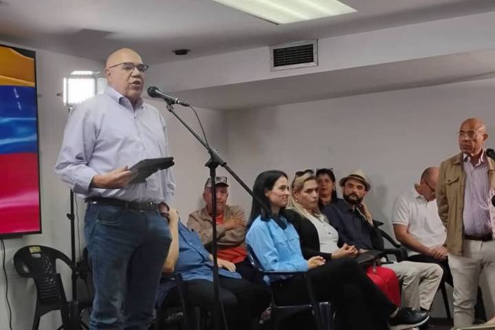 Red Decide advierte sobre "fantasma" de una intervención militar y pide debate realista