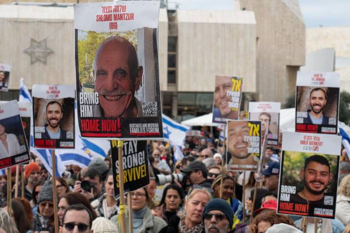Israel recupera los cadáveres de dos rehenes en la Franja de...