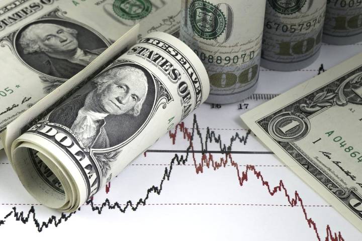 Mercados. El dólar lleva ocho ruedas a la baja, pero crece la demanda de cobertura cambiaria