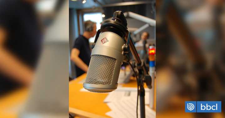 "Un alcance gigantesco, para todos los gustos": La radio reina como el medio más confiable en Chile