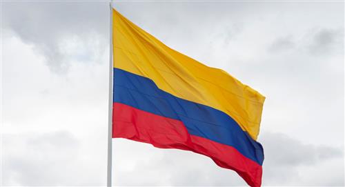 No les causó gracia: peruanos retiran bandera colombiana en Santa Rosa