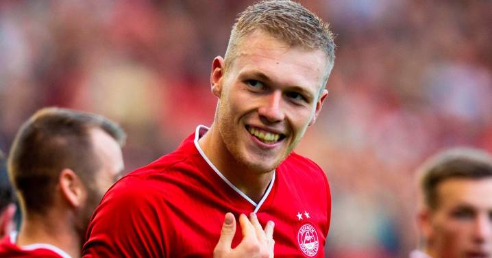 Former Aberdeen striker Sam Cosgrove makes surprise next move after Barnsley spell