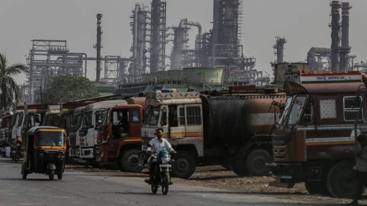 Trump threatens to ‘substantially’ raise tariffs on Indian goods as it continues to buy Russian oil