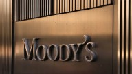 Moody's ve a las bandas como un esquema transitorio y advierte que "un shock político puede descarrilar el ajuste"