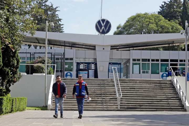 La planta de Volkswagen en México evita una huelga tras acuerdo salarial con el sindicato