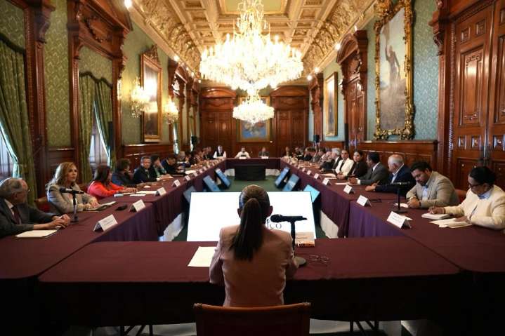Claudia Sheinbaum y gobernadores revisan avances del programa IMSS Bienestar