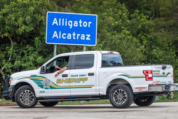 Jueza ordena desmantelar ‘Alligator Alcatraz’, centro migratorio, en 60 días