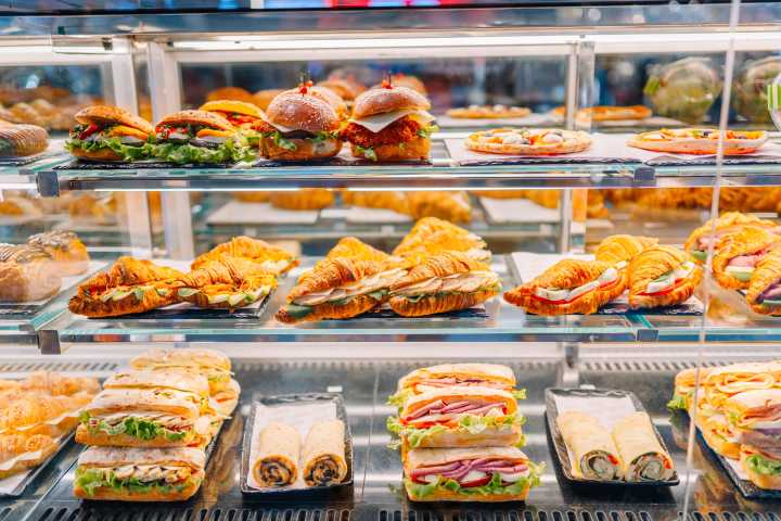 Outrage Erupts As Flyers Slam These Two Major Airports For Serving The Most "Dreadful" Food Imaginable