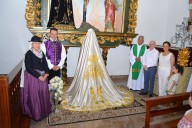 La AFC Guayadeque dona un manto a la Virgen del Buen Suceso