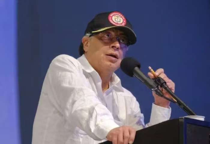 Petro firmó directiva presidencial para promover ayudas a Palestina y revisar contratos con Israel