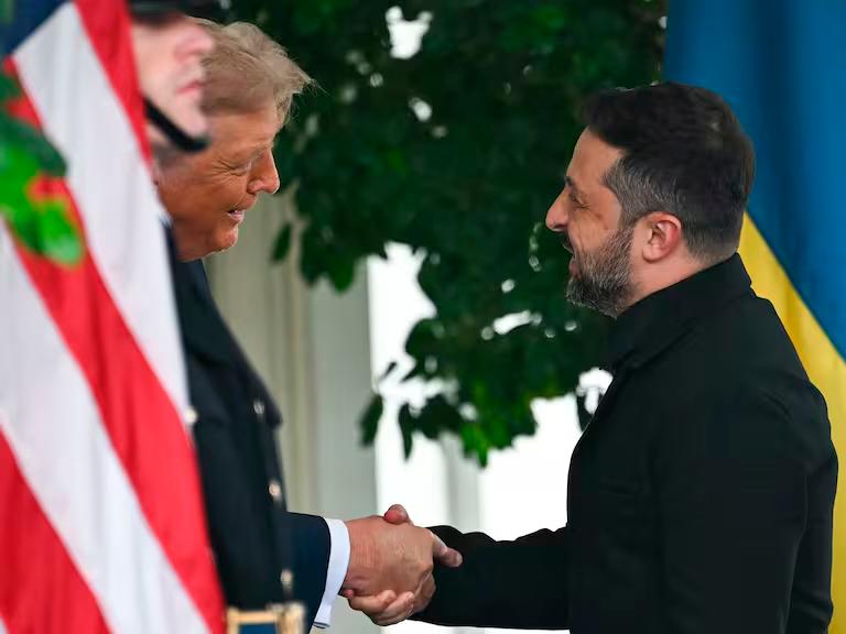El traje de Zelenski fue lo más comentado después de su reunión con Trump, le contamos la razón