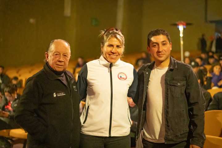 Destacados deportistas motivan a la comunidad de San Clemente en Charla Deportiva 2025