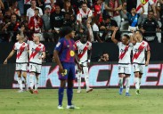 El Barça salva un polémico punto en Vallecas