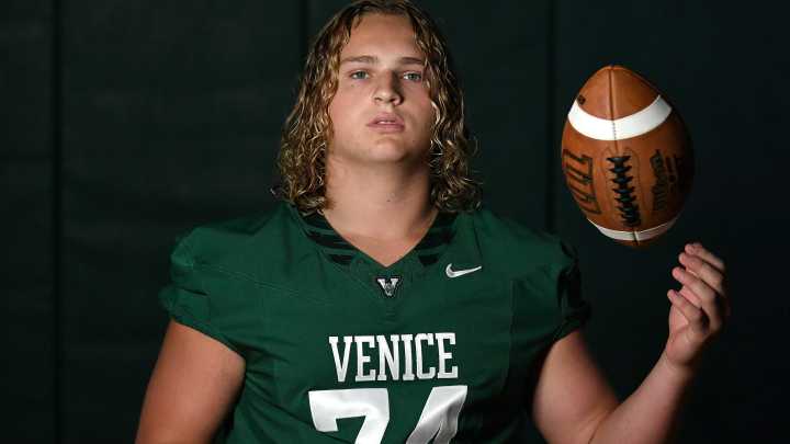 Venice High lineman wins Big 15 football fan poll