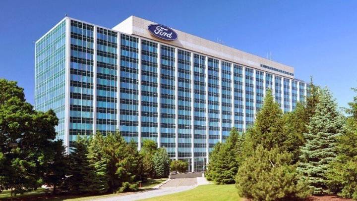 Ford further pushes out production of 2 EVs