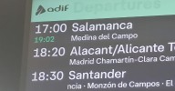 Enfado de viajeros salmantinos por un retraso de dos horas en el tren Barcelona-Salamanca: "No nos han explicado los motivos"